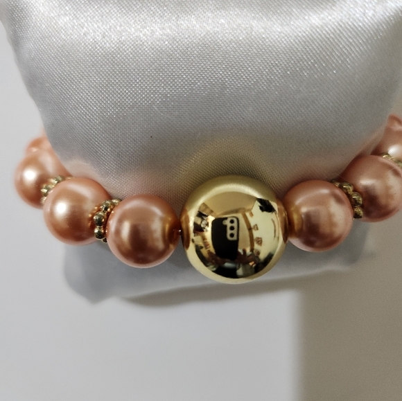 Hand Crafted Pearl Stretch Bracelet Peach and Gold Beaded - Picture 2 of 6